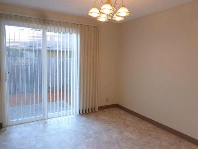 Foto del edificio - 4181 River Rd N