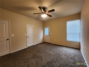 Building Photo - 720 Creekside Cir