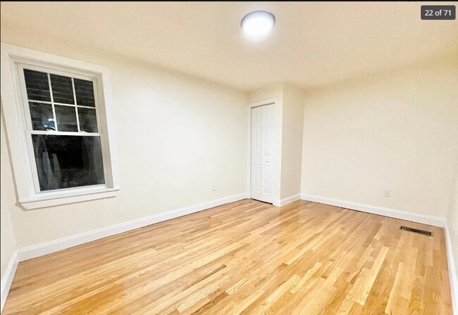Foto del edificio - 523 E 3rd St
