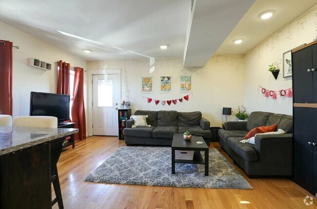 Building Photo - 21 Weitz St