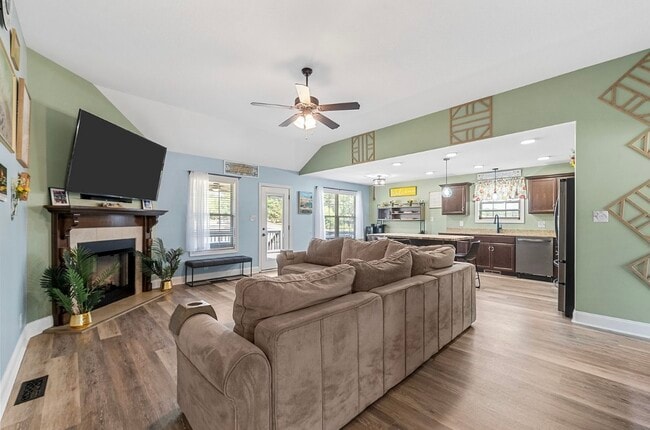 Building Photo - 206 Azalea Dr