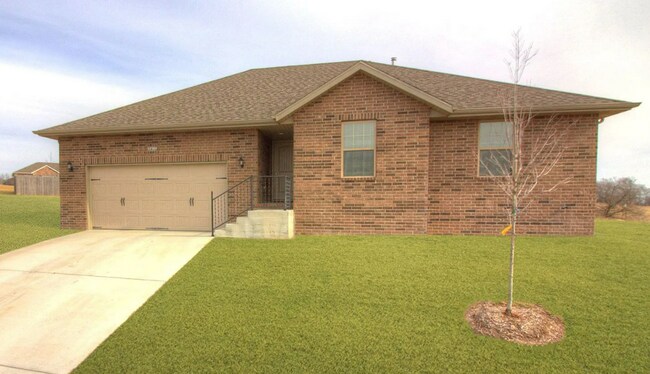 Building Photo - Ozark 3 Bedroom Rental Home- Available March 2023