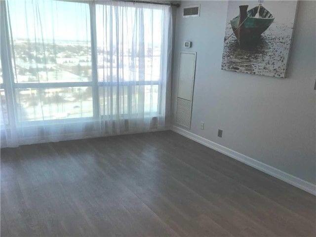 living room - 18 Lee Centre Dr