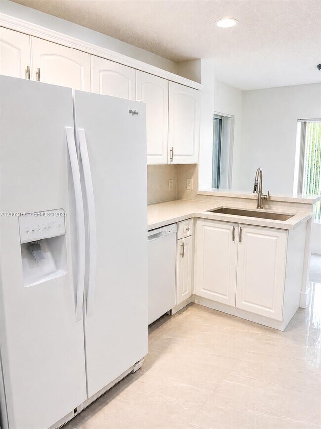 Foto del edificio - 16341 Malibu Dr