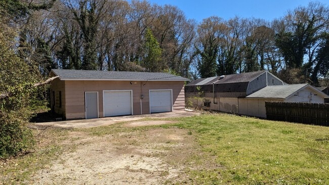 Building Photo - Detached Garage -2 Bedroom 1 Bath house- Drayton Mills Area