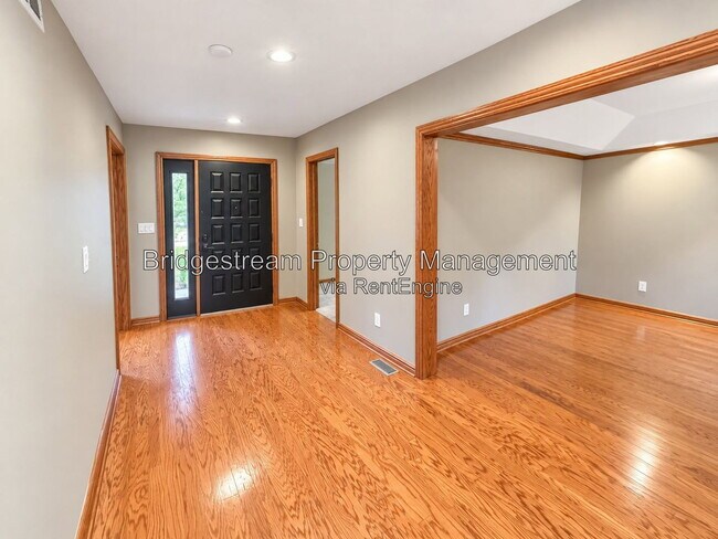 Foto del edificio - 7205 Forest Brook Blvd