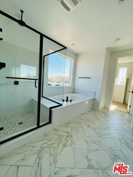 Foto del edificio - 1605 Plumas Dr