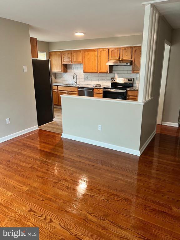Building Photo - 521 Lancaster Pike