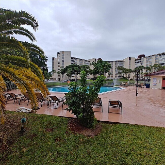 Foto del edificio - 7051 Environ Blvd