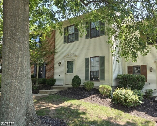 Foto del edificio - 27 Woodward Ln
