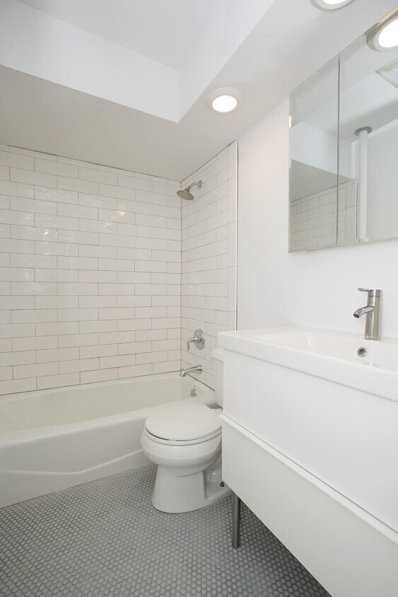 Building Photo - 425 Lincoln Place