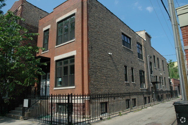 Building Photo - 1013 N Marshfield Ave