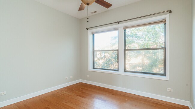 Foto del edificio - 3329 W Schubert Ave