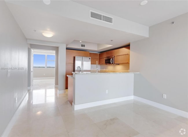 Building Photo - 2641 N Flamingo Rd