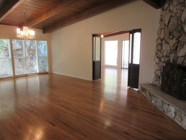 Foto del edificio - 13235 Cumpston St