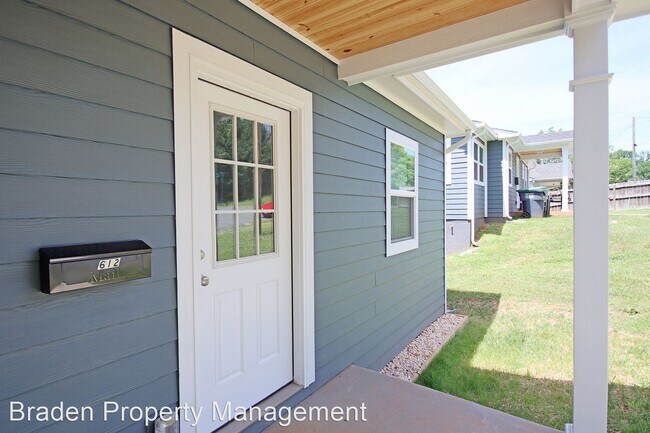 Building Photo - 2 br, 1.5 bath House - 612 Palatine Ave
