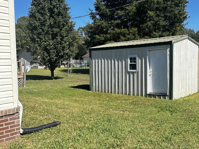 Building Photo - "Charming 3-Bed, 2-Bath Mobile Home Retrea...