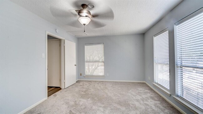 Building Photo - 2277 S Kirkwood Rd