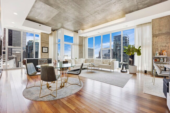 Foto del edificio - 550 N Saint Clair St