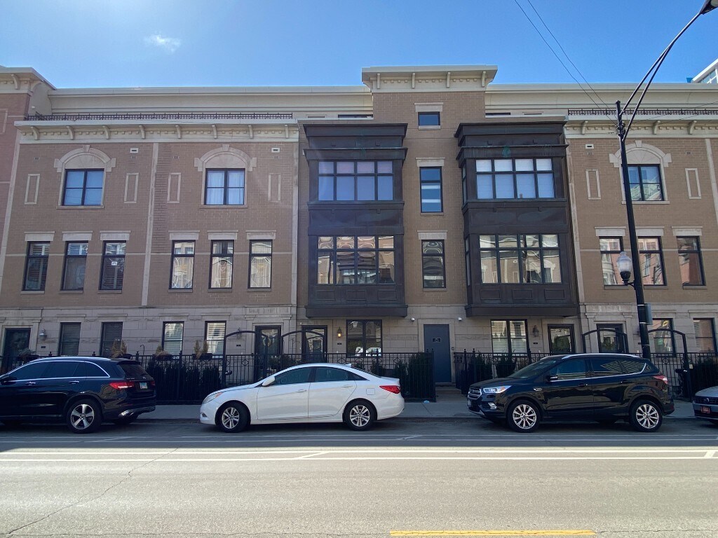 3 Bed / 3.5 Bath Townhouse in South Loop Townhouse for Rent in Chicago, IL