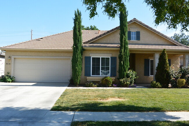 Building Photo - 3 Bedroom 2 Bathroom Home in SW Visalia! Close to Shopping and Restaurants!