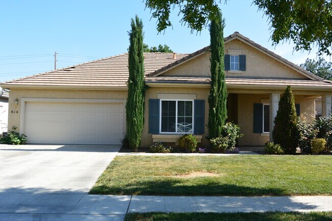 Foto del edificio - 3 Bedroom 2 Bathroom Home in SW Visalia! Close to Shopping and Restaurants!
