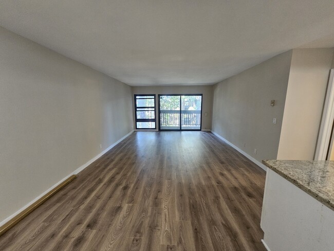 Foto del edificio - 8650 Gulana Ave