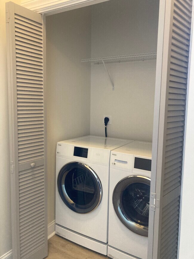 In unit smart washer and dryer - 267 Mill St
