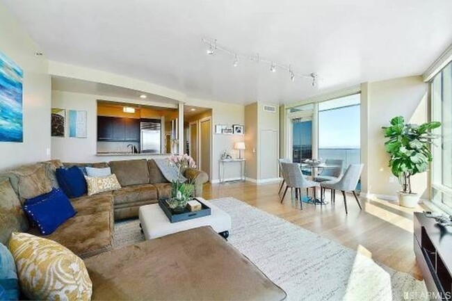 Foto del edificio - Luxury Corner Unit in Rincon Hill: 2 Bed/2...