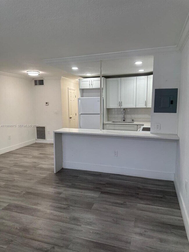 Foto del edificio - 505 NW 177th St