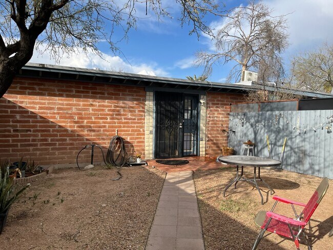 Foto del edificio - 1703 E 13th St