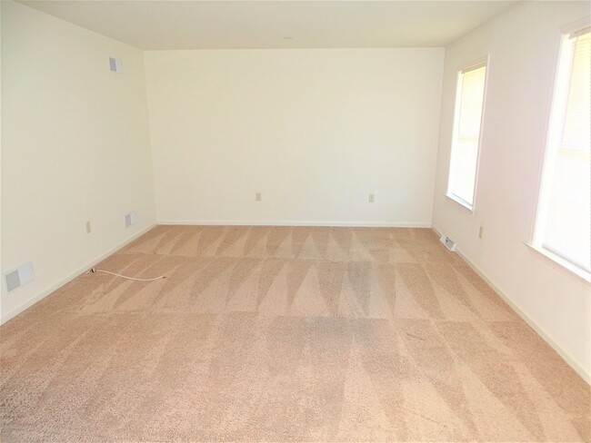 Building Photo - 256 Limestone Dr