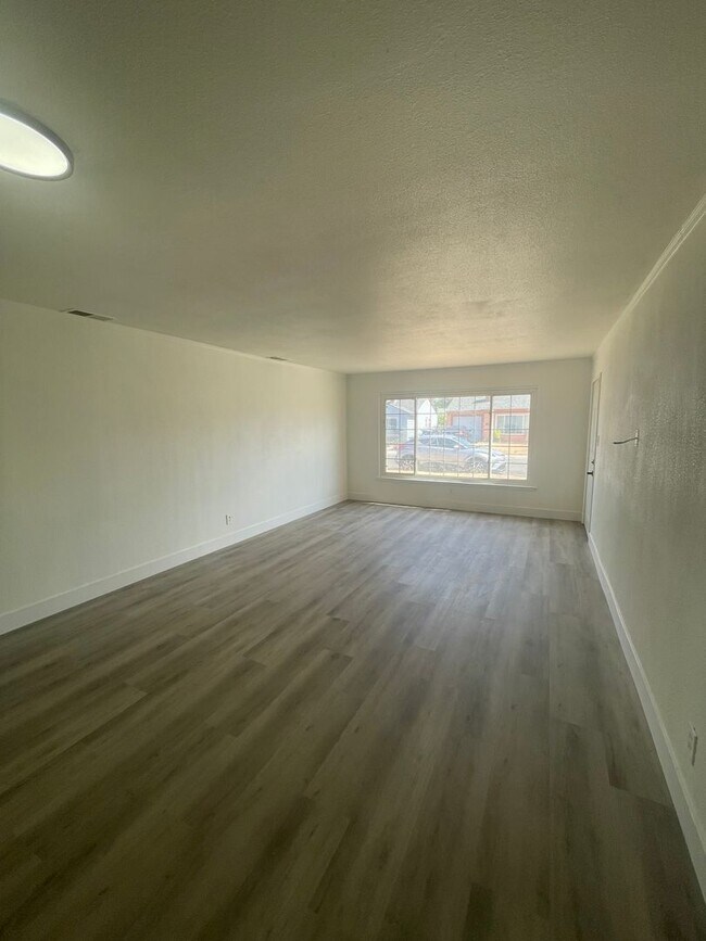 Foto del edificio - 5250 Standish Rd