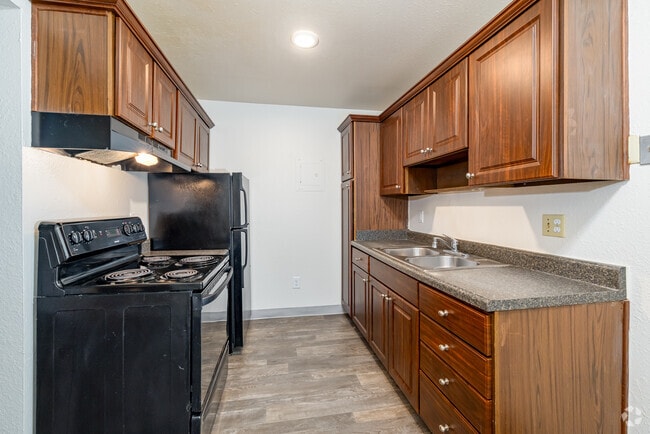 2BR, 1BA - 700SF - Kitchen - Walden Woods (Walden Caddis, LLC)