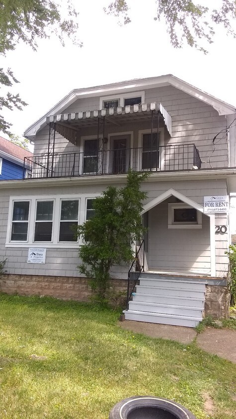 Primary Photo - 20 Dunlop Ave