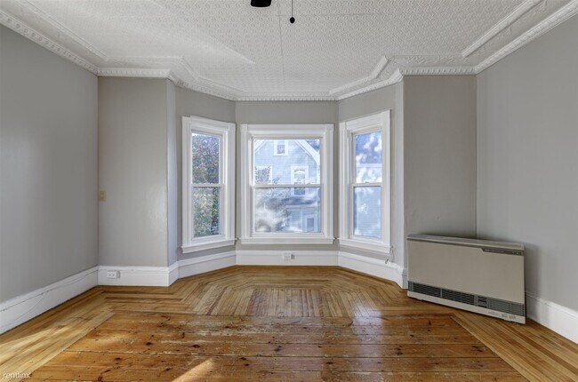 Foto del edificio - 3 br, 1 bath Triplex - 190 Blodget Street 2