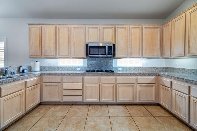 Building Photo - 45596 Torrey Pines Ct