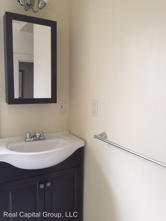 Building Photo - 1 br, 1 bath Apartment - 504 Grand St.