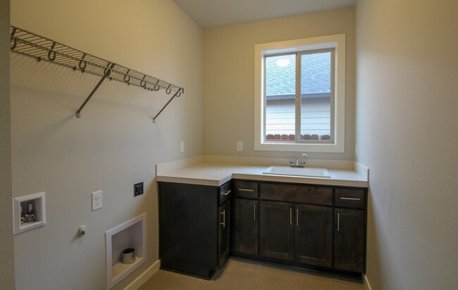 Foto del edificio - Beautiful 3 Bedroom 2.5 Bathroom with Prim...