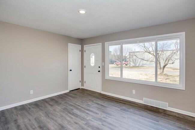 Building Photo - Beautiful Three Bedroom, Two Bathroom