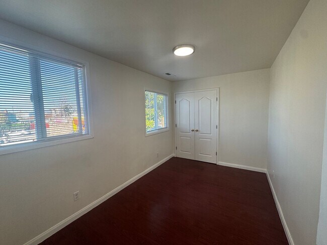Building Photo - Recently Remodeled 2 Bedroom, on San Pablo Ave, in East Richmond Area