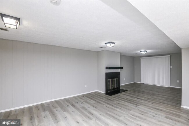 Building Photo - 3 br, 2.5 bath House - 30 Mainview Ct