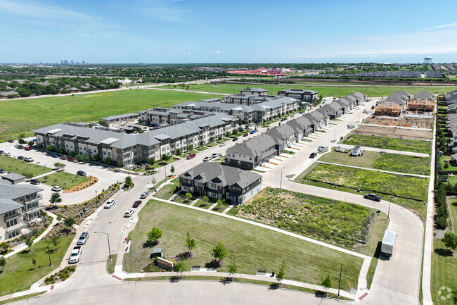 Context - Tavolo Park Townhomes