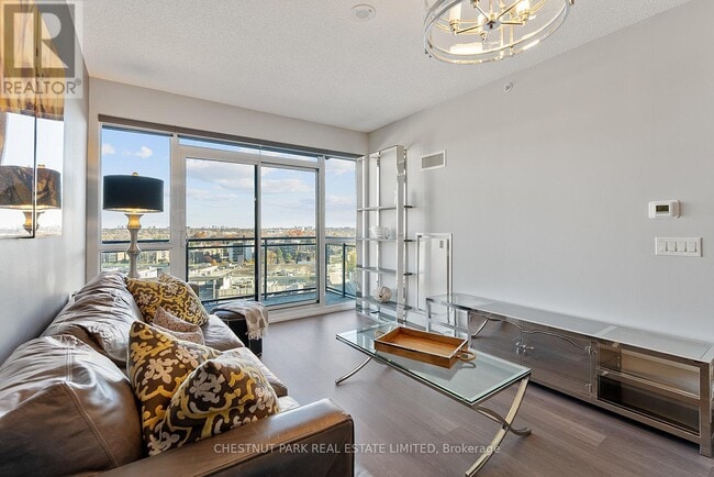 Building Photo - 85 The Donway W