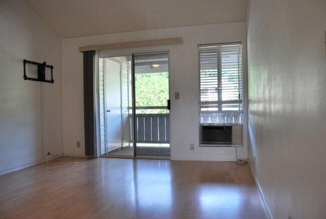 Building Photo - 95-510 Wikao St. #C304