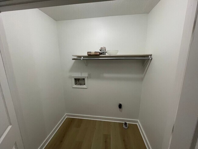 Foto del edificio - 1422 Stratton Pl Dr