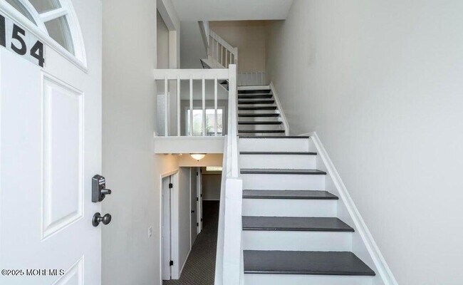 Foto del edificio - 154 Sawmill Rd