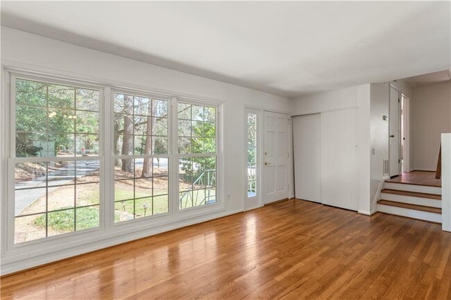 Building Photo - 2866 Highland Dr SE