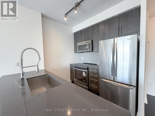 Building Photo - 510-2510 Curran Place