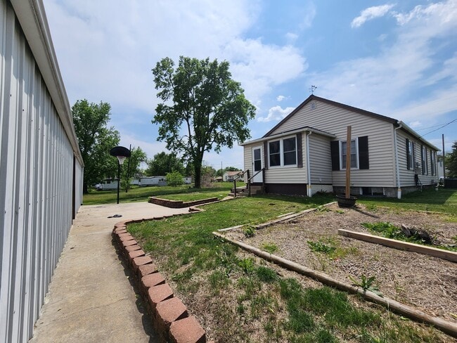 Building Photo - 501 Cowgill St
